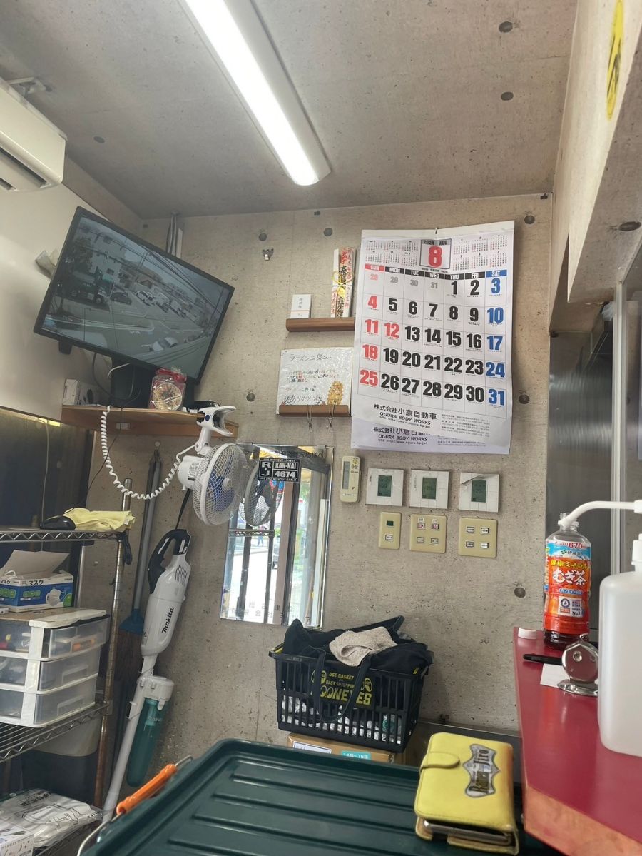 店内モニター