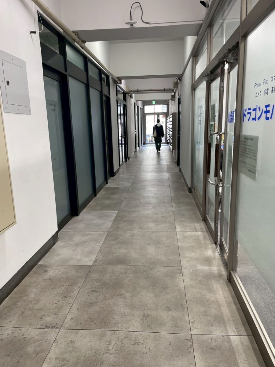 並び場所への通路